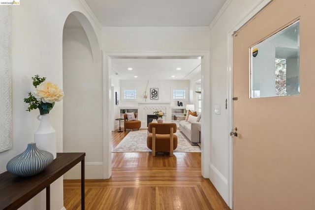 501 E 20th St, Oakland, CA 94606