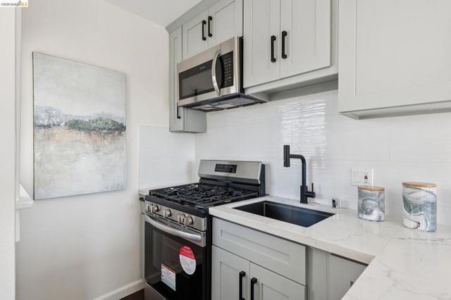 501 E 20th St, Oakland, CA 94606