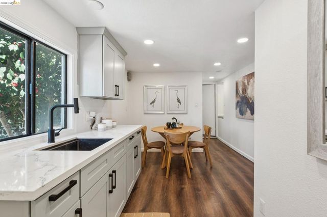 501 E 20th St, Oakland, CA 94606