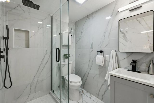 501 E 20th St, Oakland, CA 94606