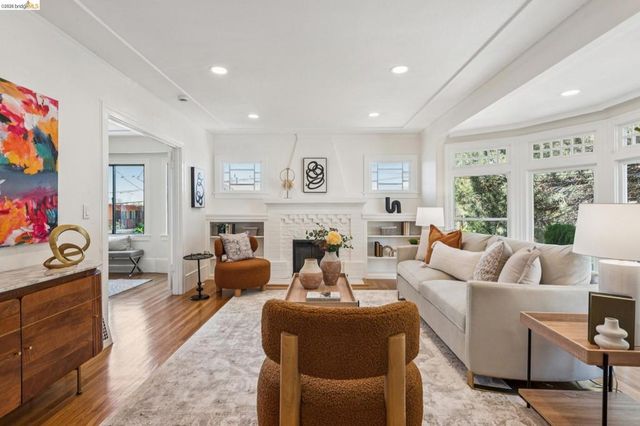 501 E 20th St, Oakland, CA 94606