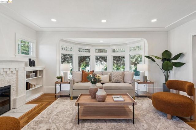 501 E 20th St, Oakland, CA 94606