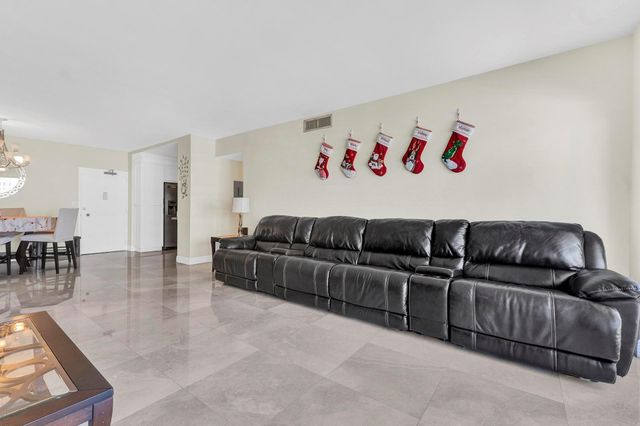 1980 S Ocean Dr 10H, Hallandale Beach, FL 33009