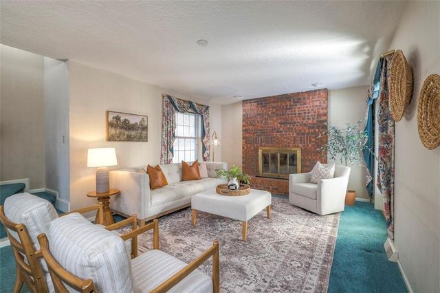 13023 Pratt Road, Lee's Summit, MO 64086