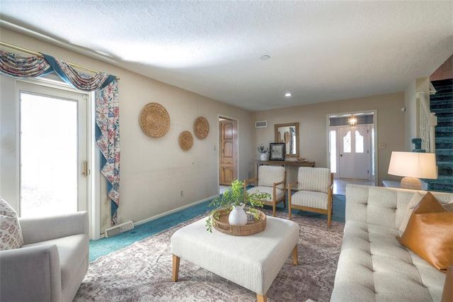 13023 Pratt Road, Lee's Summit, MO 64086