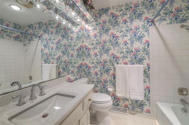 13023 Pratt Road, Lee's Summit, MO 64086