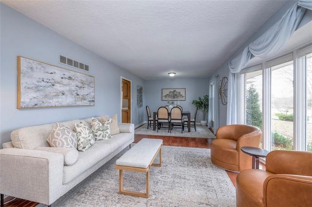 13023 Pratt Road, Lee's Summit, MO 64086