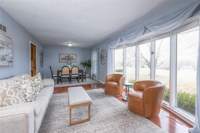 13023 Pratt Road, Lee's Summit, MO 64086