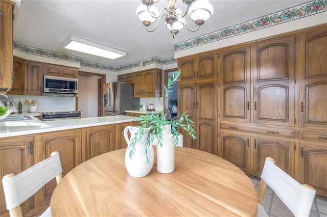 13023 Pratt Road, Lee's Summit, MO 64086