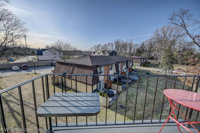 851 UNION Street 40, Milford, MI 48381