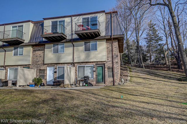 851 UNION Street 40, Milford, MI 48381