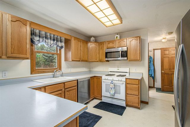 1142 N Peach Court, Plainwell, MI 49080