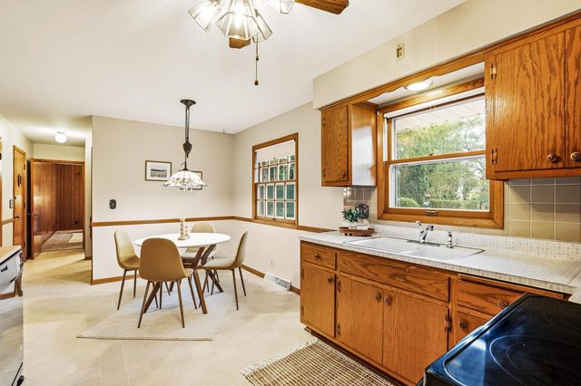 738 6th AVENUE, Grafton, WI 53024