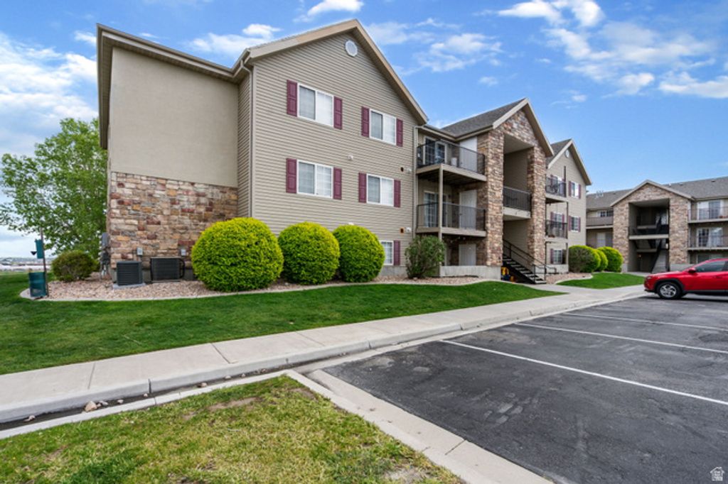 37 W RIDGE RD, Saratoga Springs, UT 84045