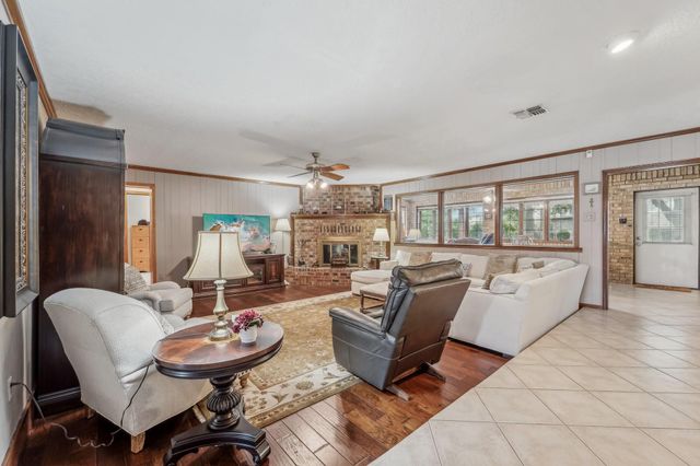 9243 Deepwater Drive, Montgomery, TX 77356