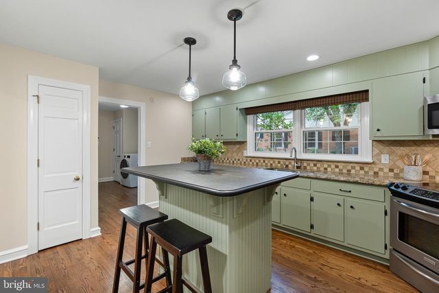 1012 WARWICK LN, Wilmington, DE 19807