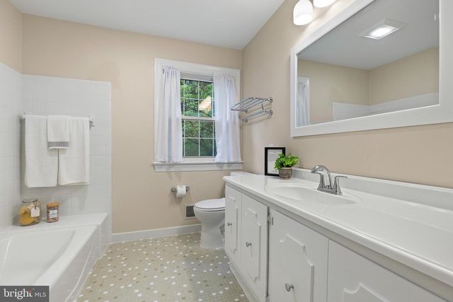 1012 WARWICK LN, Wilmington, DE 19807