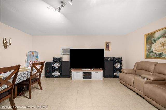 5 E Winthrop Street, Avon Park, FL 33825