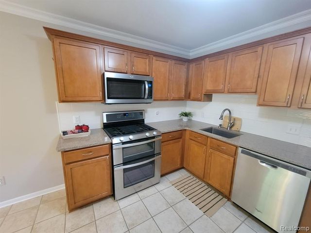 5894 Augusta Lane, Grand Blanc, MI 48439