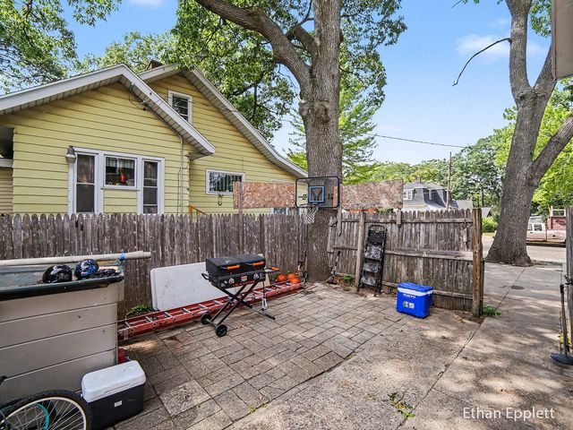 447 W Southern Avenue, Muskegon, MI 49441