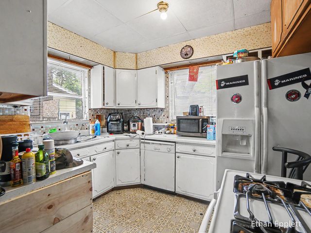 447 W Southern Avenue, Muskegon, MI 49441