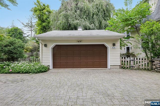 419 Hollywood Avenue, Ho-ho-kus, NJ 07423