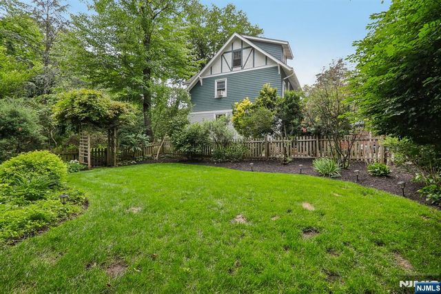 419 Hollywood Avenue, Ho-ho-kus, NJ 07423