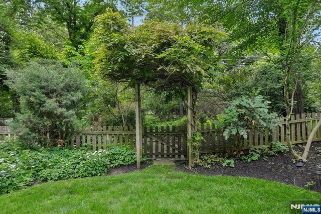 419 Hollywood Avenue, Ho-ho-kus, NJ 07423