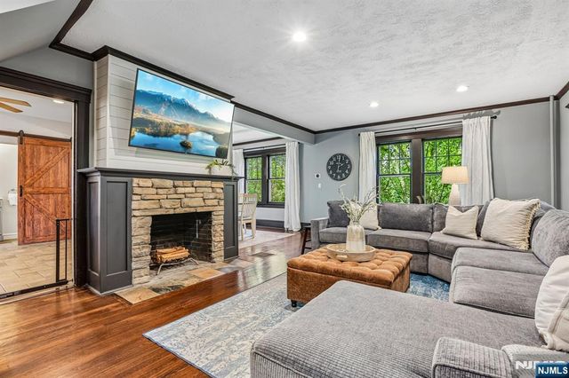 419 Hollywood Avenue, Ho-ho-kus, NJ 07423
