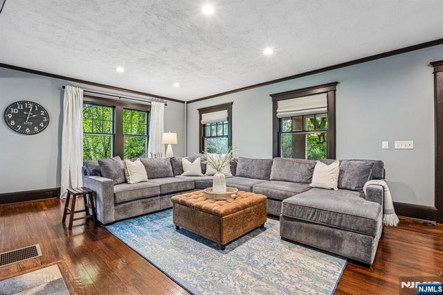 419 Hollywood Avenue, Ho-ho-kus, NJ 07423