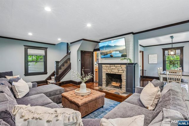 419 Hollywood Avenue, Ho-ho-kus, NJ 07423