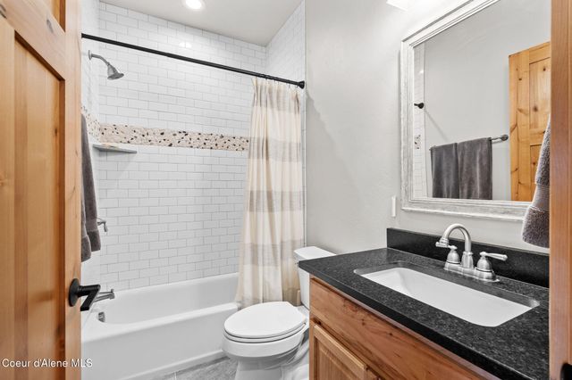 21 Harrison Ln, Sandpoint, ID 83864