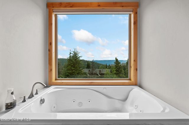 21 Harrison Ln, Sandpoint, ID 83864