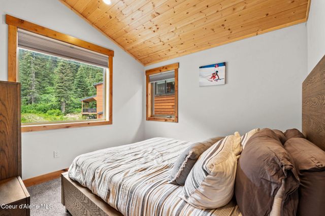 21 Harrison Ln, Sandpoint, ID 83864