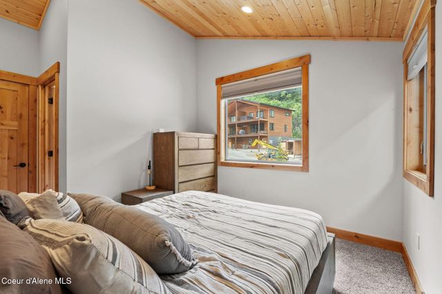 21 Harrison Ln, Sandpoint, ID 83864