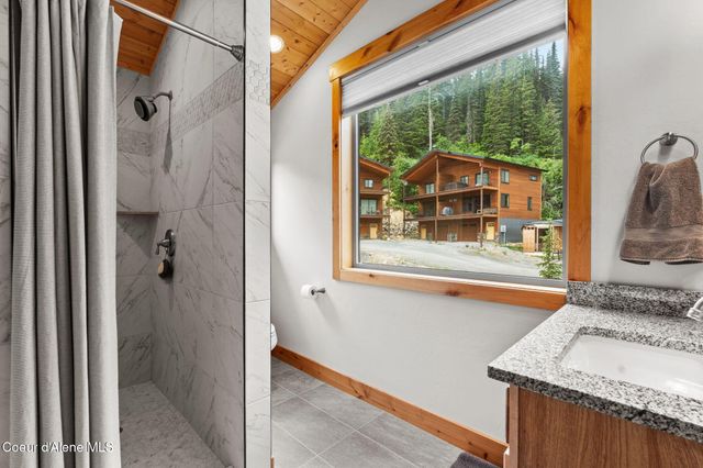 21 Harrison Ln, Sandpoint, ID 83864