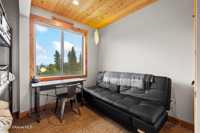 21 Harrison Ln, Sandpoint, ID 83864