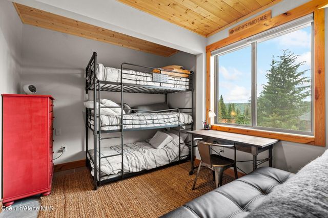 21 Harrison Ln, Sandpoint, ID 83864