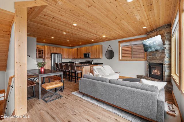 21 Harrison Ln, Sandpoint, ID 83864