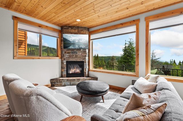 21 Harrison Ln, Sandpoint, ID 83864