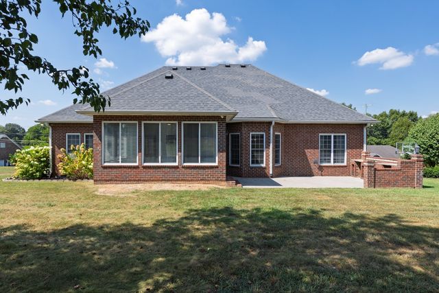 1015 Fairways Dr, Greenbrier, TN 37073