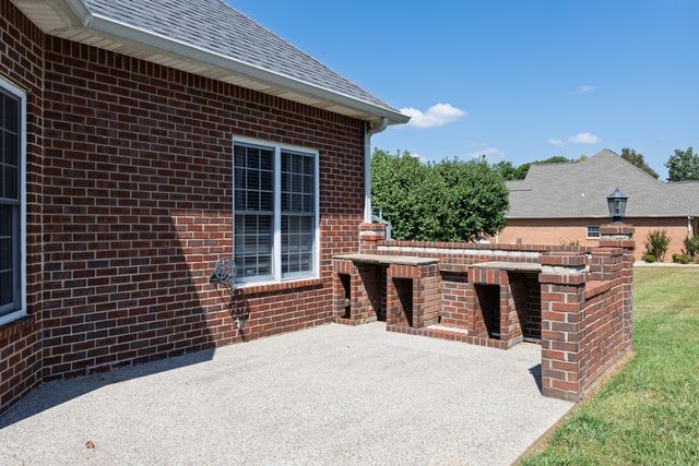1015 Fairways Dr, Greenbrier, TN 37073