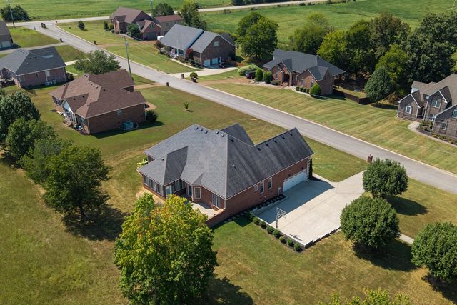 1015 Fairways Dr, Greenbrier, TN 37073
