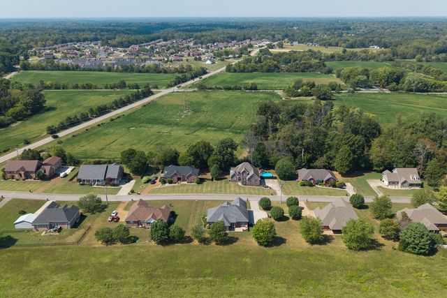 1015 Fairways Dr, Greenbrier, TN 37073