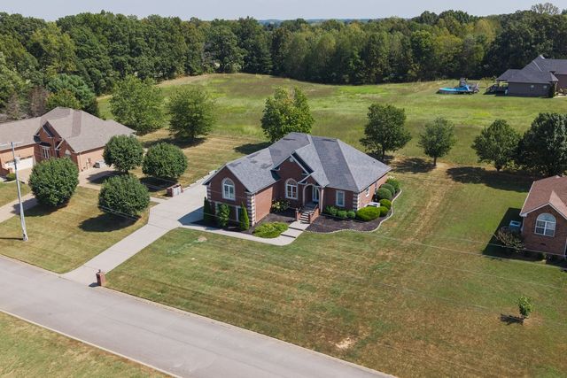 1015 Fairways Dr, Greenbrier, TN 37073