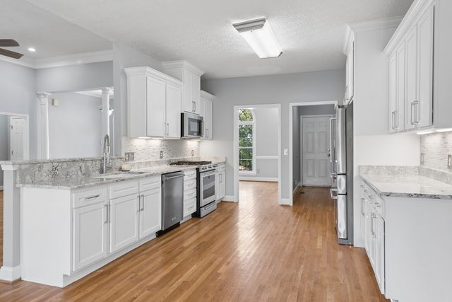 1015 Fairways Dr, Greenbrier, TN 37073