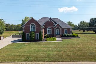 1015 Fairways Dr, Greenbrier, TN 37073