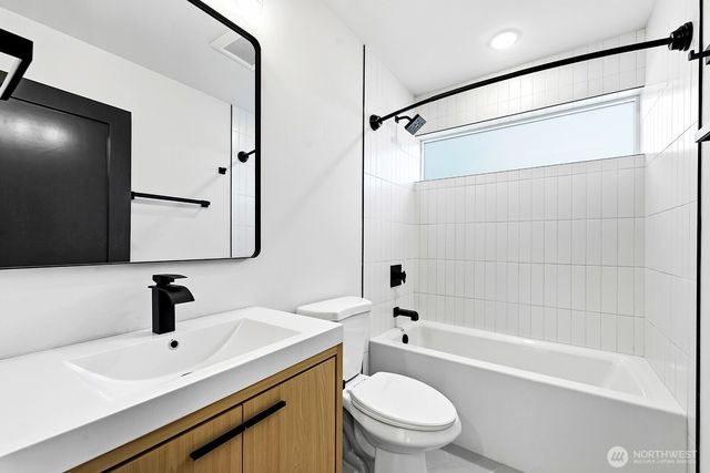 8451 18th Avenue SW, Seattle, WA 98106