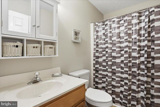 6 PORTSMOUTH RD, Front Royal, VA 22630