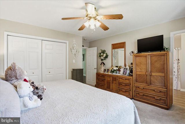 6 PORTSMOUTH RD, Front Royal, VA 22630